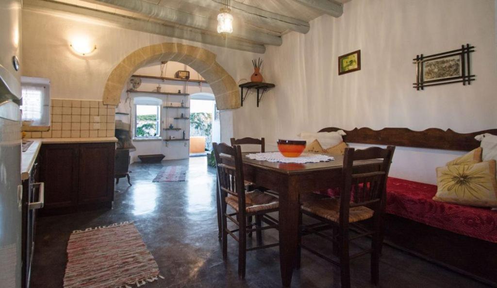 Mitáta Abramis Rooms מראה חיצוני תמונה