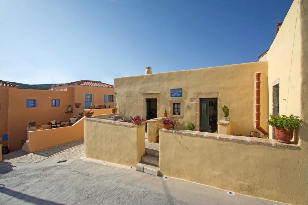 Mitáta Abramis Rooms מראה חיצוני תמונה